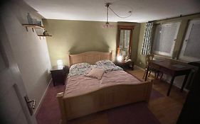 Zimmer Emmer, ein Zimmer in FeWo mit zwei Zimmern